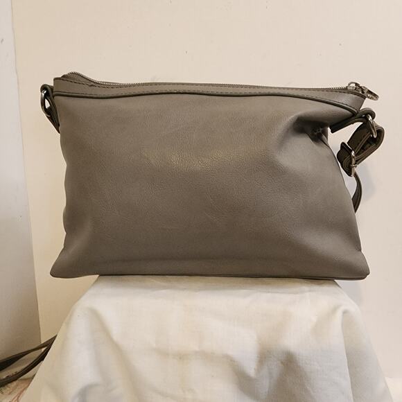 Relic Gray Crossbody Bag Faux Leather Zip Pockets Adjustable Strap 10x6 - Picture 6 of 11